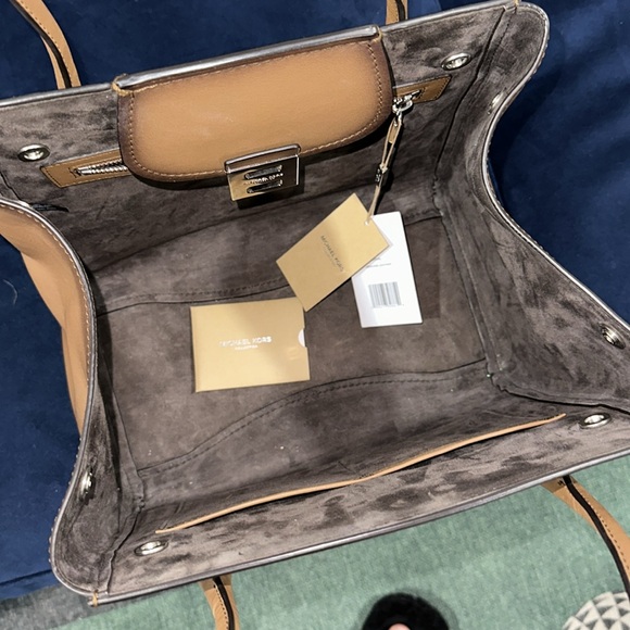 Michael Kors Collection Large Bancroft Saddle BNWT $1495 - Picture 3 of 7